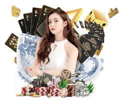 Studio live dealer Evolution Gaming menampilkan meja profesional dan dealer bersertifikat yang tersedia melalui istana62