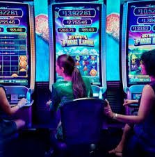 Antarmuka permainan slot Mahjong Ways di platform istana62 menampilkan grid simbol dan panel informasi kemenangan